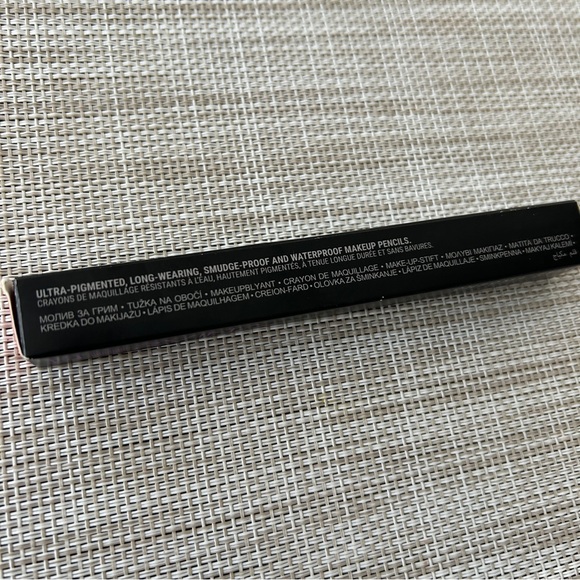 NEW Anastasia of Beverly Hills NORVINA chroma stix make up pencil RED! - Picture 6 of 8
